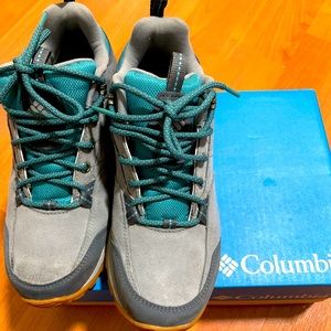 Columbia Mount Carmel low Hiking shoes- waterproof
